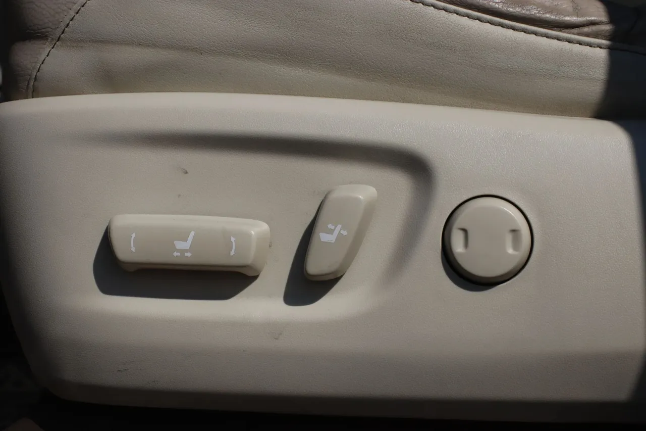 2017 Lexus GX — photo 16 of 37