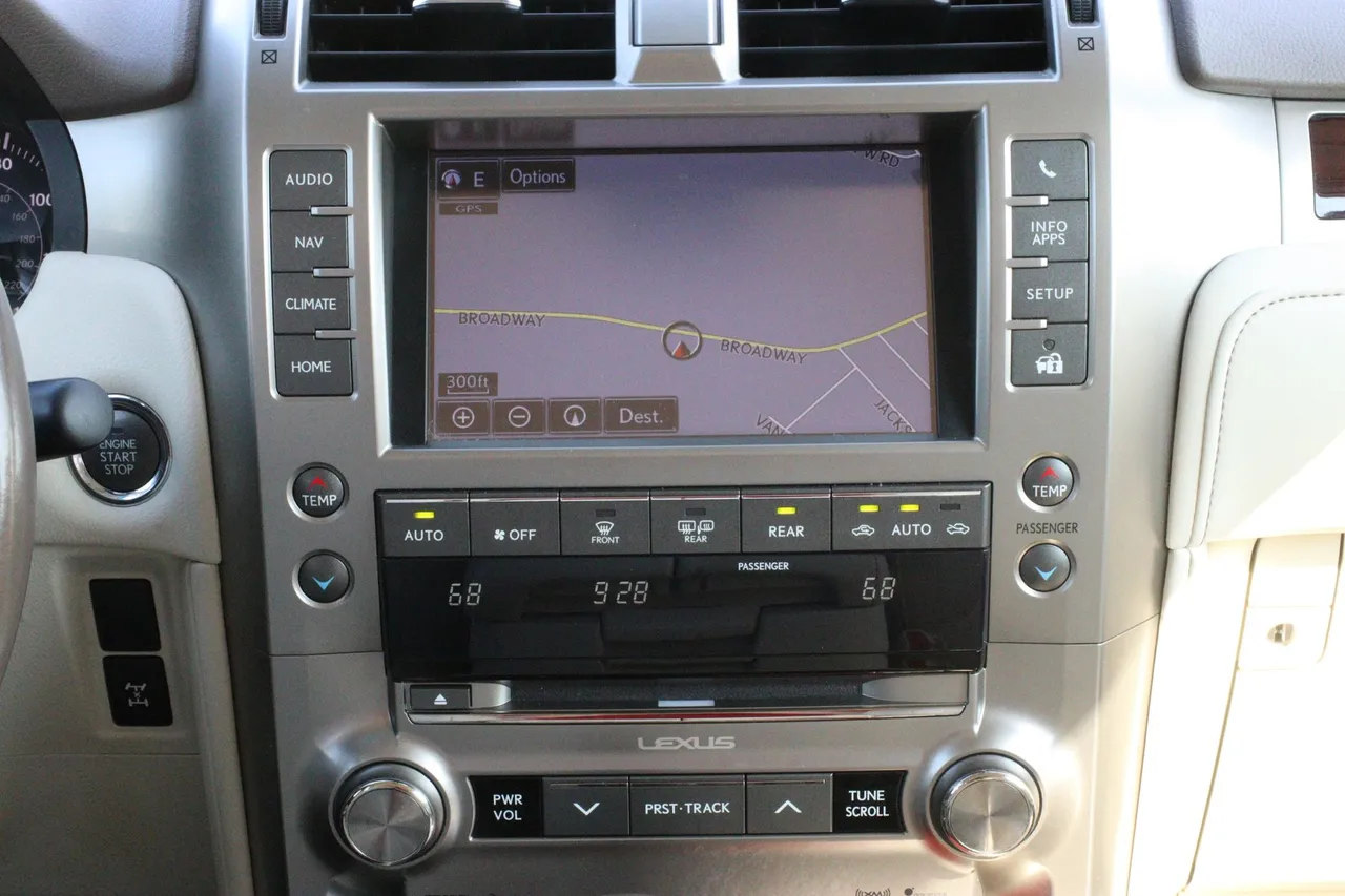 2017 Lexus GX — photo 18 of 37