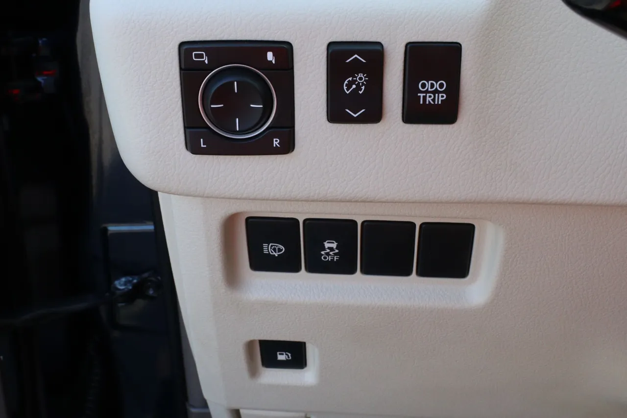 2017 Lexus GX — photo 24 of 37
