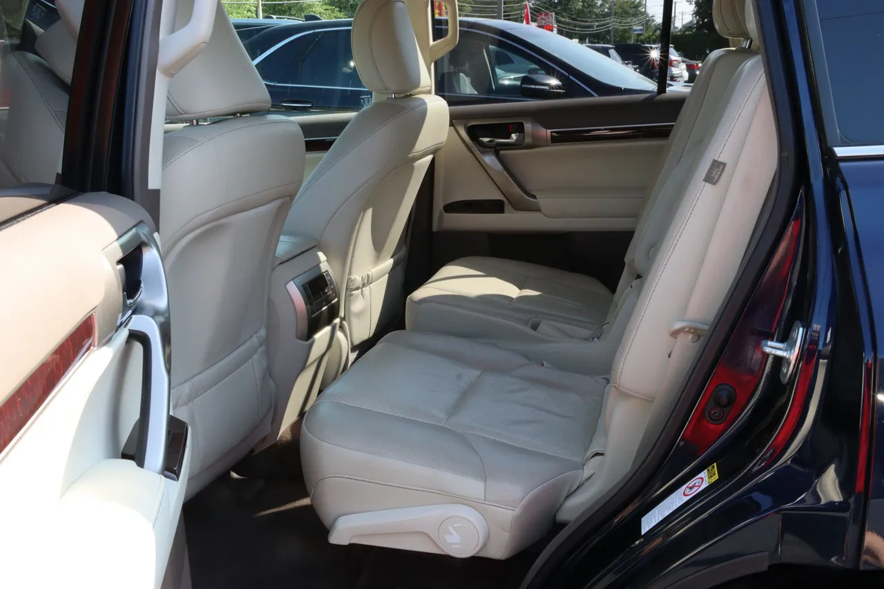 2017 Lexus GX — photo 33 of 37