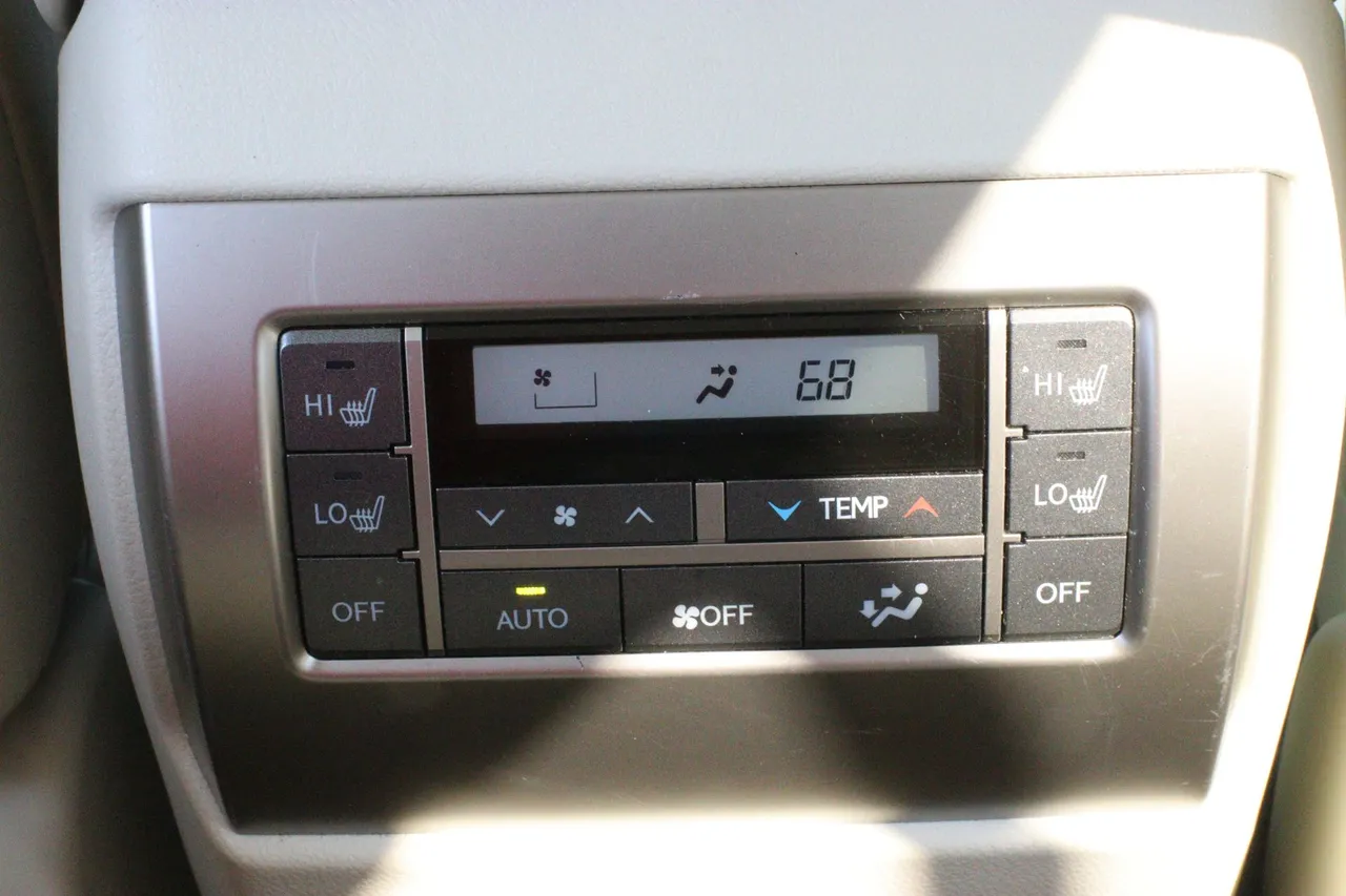 2017 Lexus GX — photo 34 of 37
