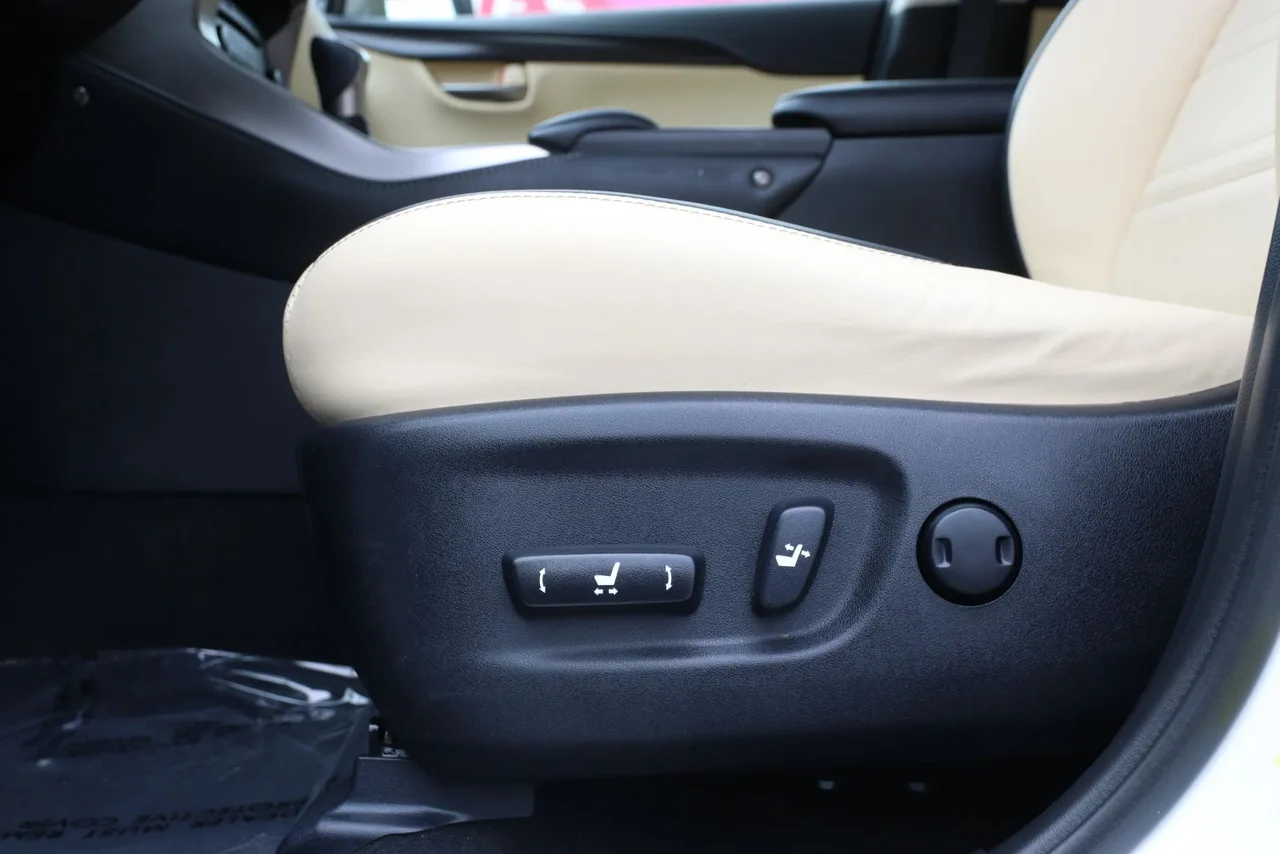 2017 Lexus NX 200T Sport Utility 4D in White — photo 15 of 38