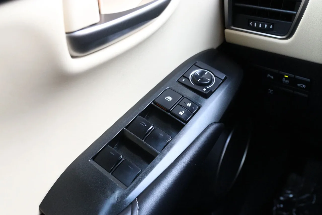2017 Lexus NX 200T Sport Utility 4D in White — photo 17 of 38