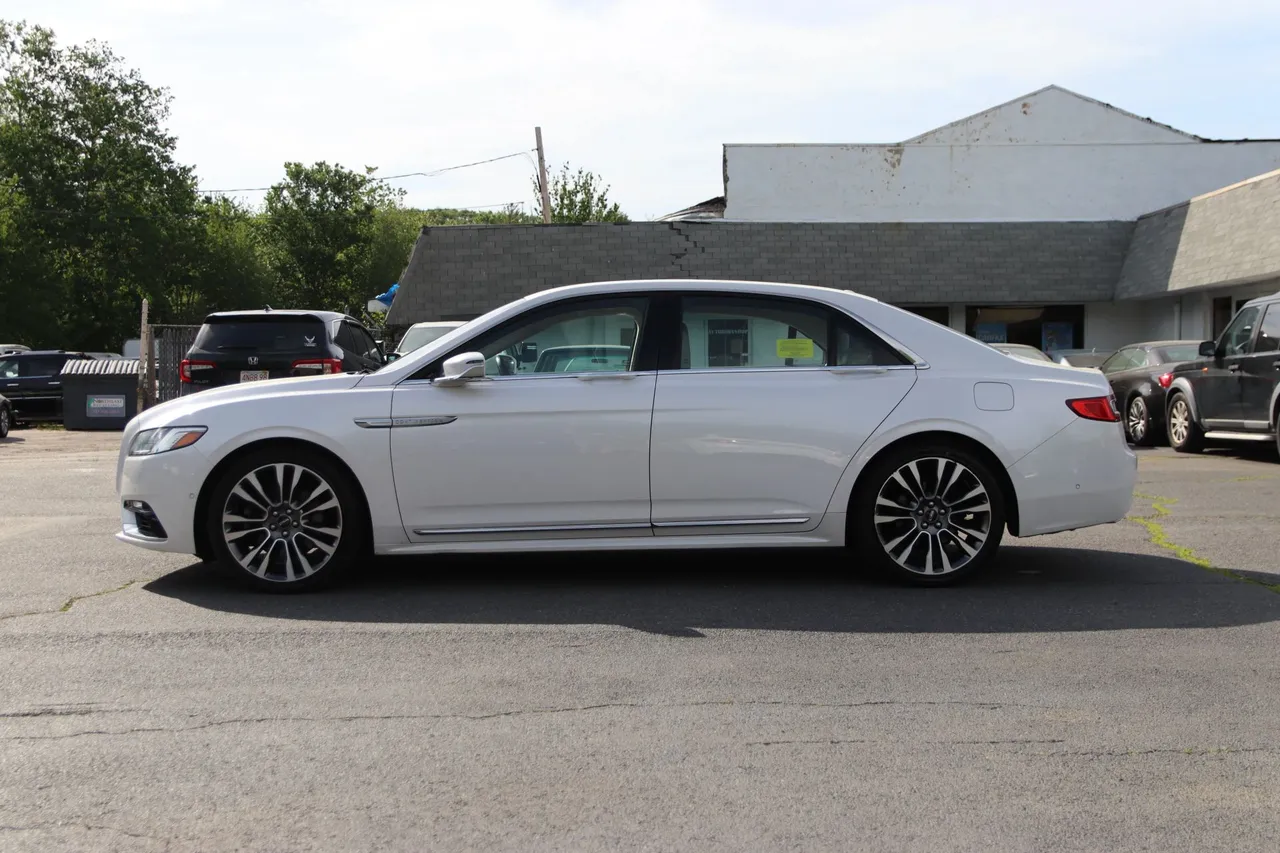 2017 Lincoln Continental — photo 2 of 30