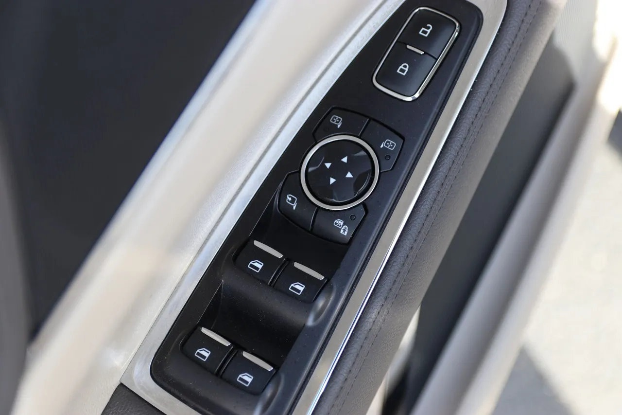 2017 Lincoln Continental — photo 11 of 30