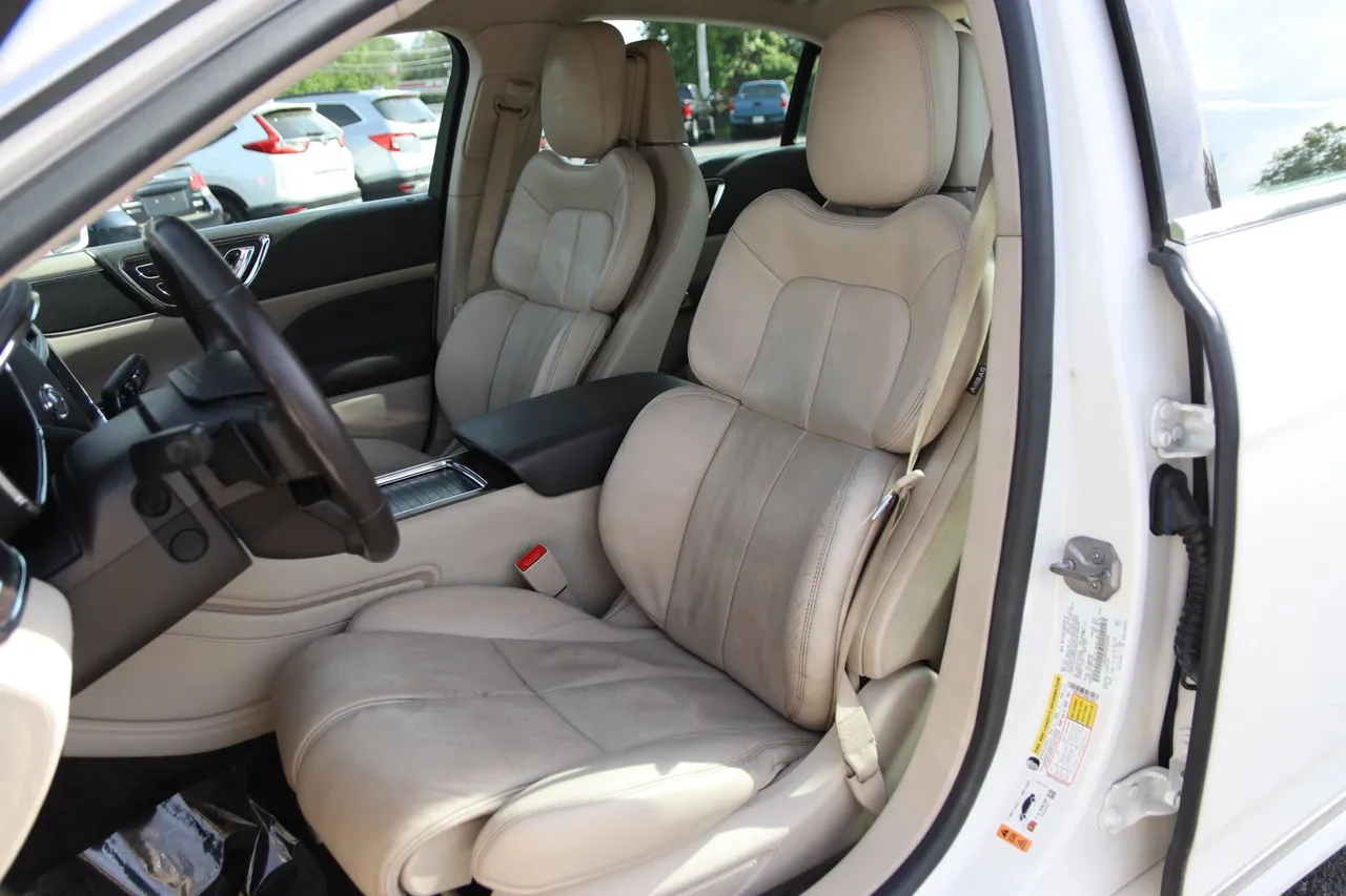 2017 Lincoln Continental — photo 13 of 30