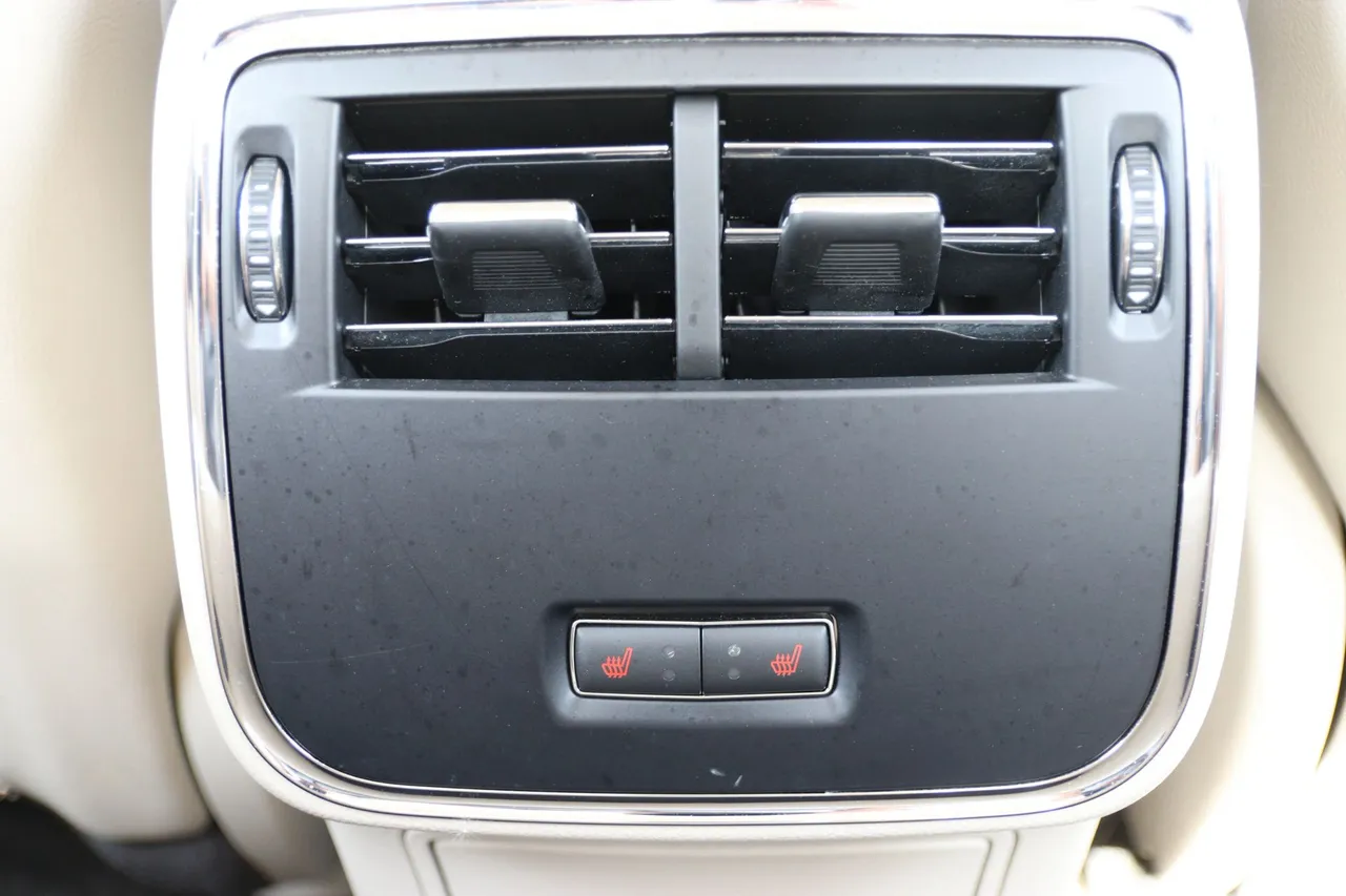 2017 Lincoln Continental — photo 16 of 30