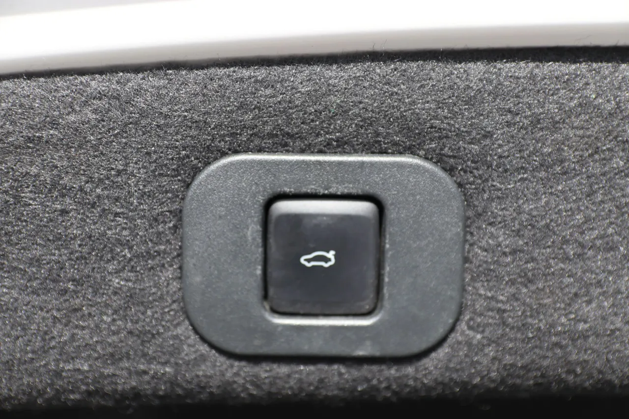 2017 Lincoln Continental — photo 18 of 30