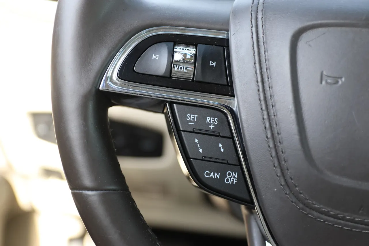 2017 Lincoln Continental — photo 21 of 30