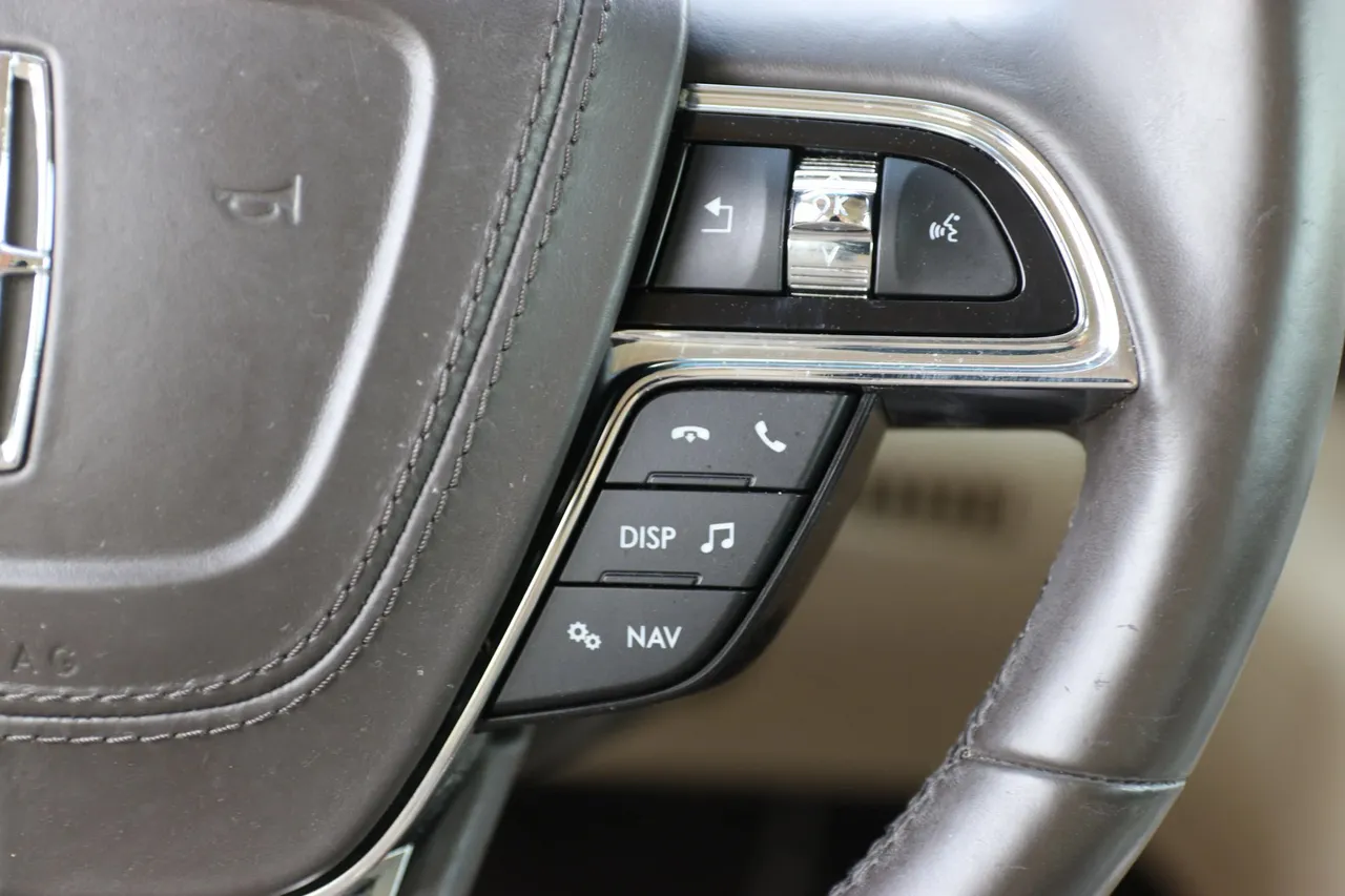 2017 Lincoln Continental — photo 22 of 30