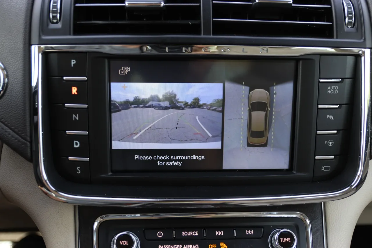 2017 Lincoln Continental — photo 25 of 30