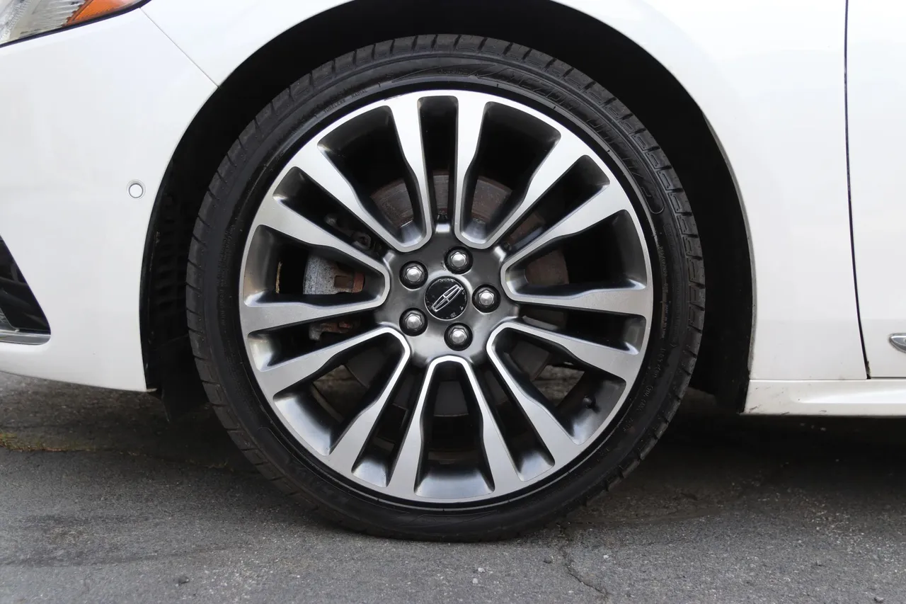 2017 Lincoln Continental — photo 28 of 30