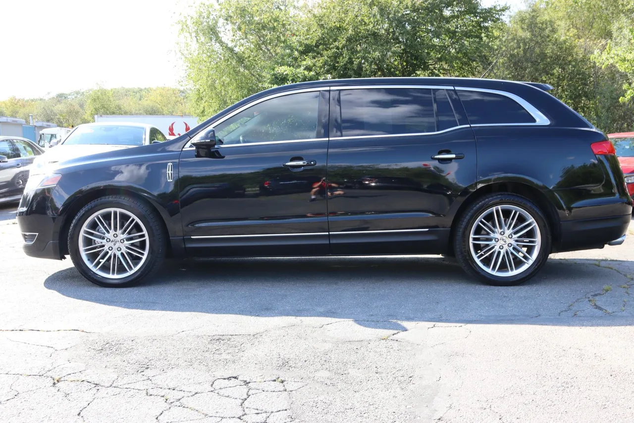 2017 Lincoln MKT Gtdi Sport Utility 4D in Black — photo 2 of 31