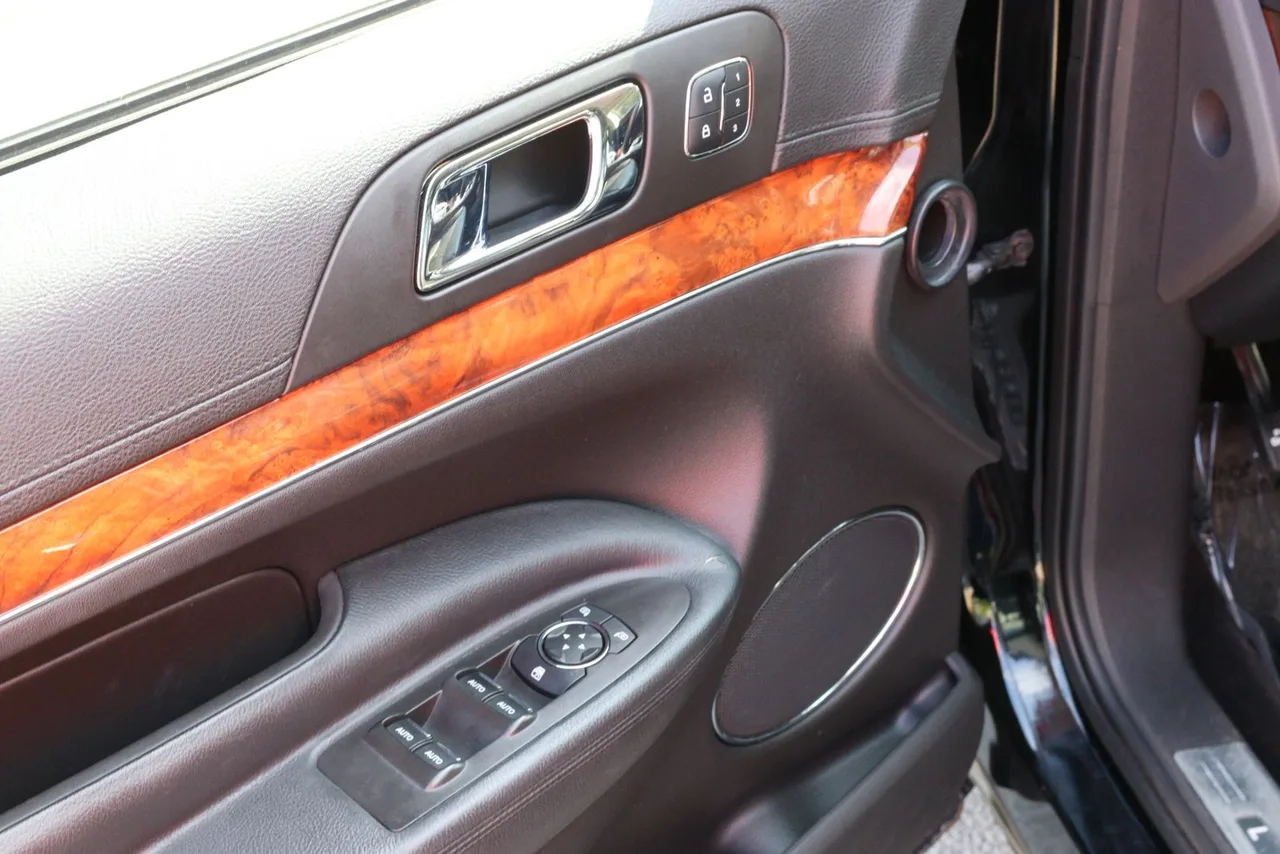 2017 Lincoln MKT Gtdi Sport Utility 4D in Black — photo 12 of 31