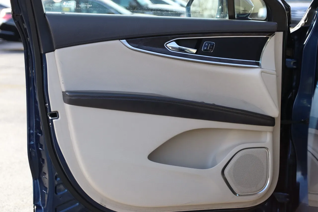 2017 Lincoln MKX — photo 9 of 34