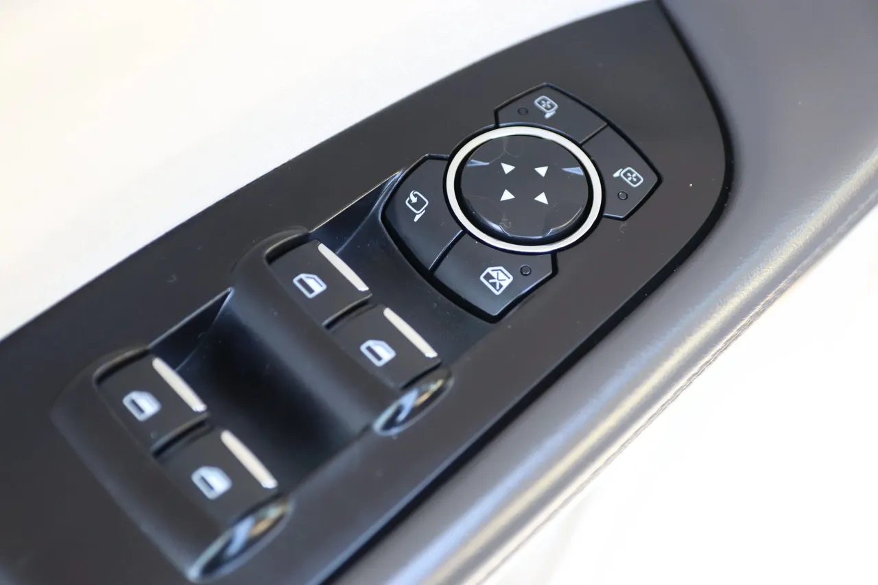 2017 Lincoln MKX — photo 10 of 34