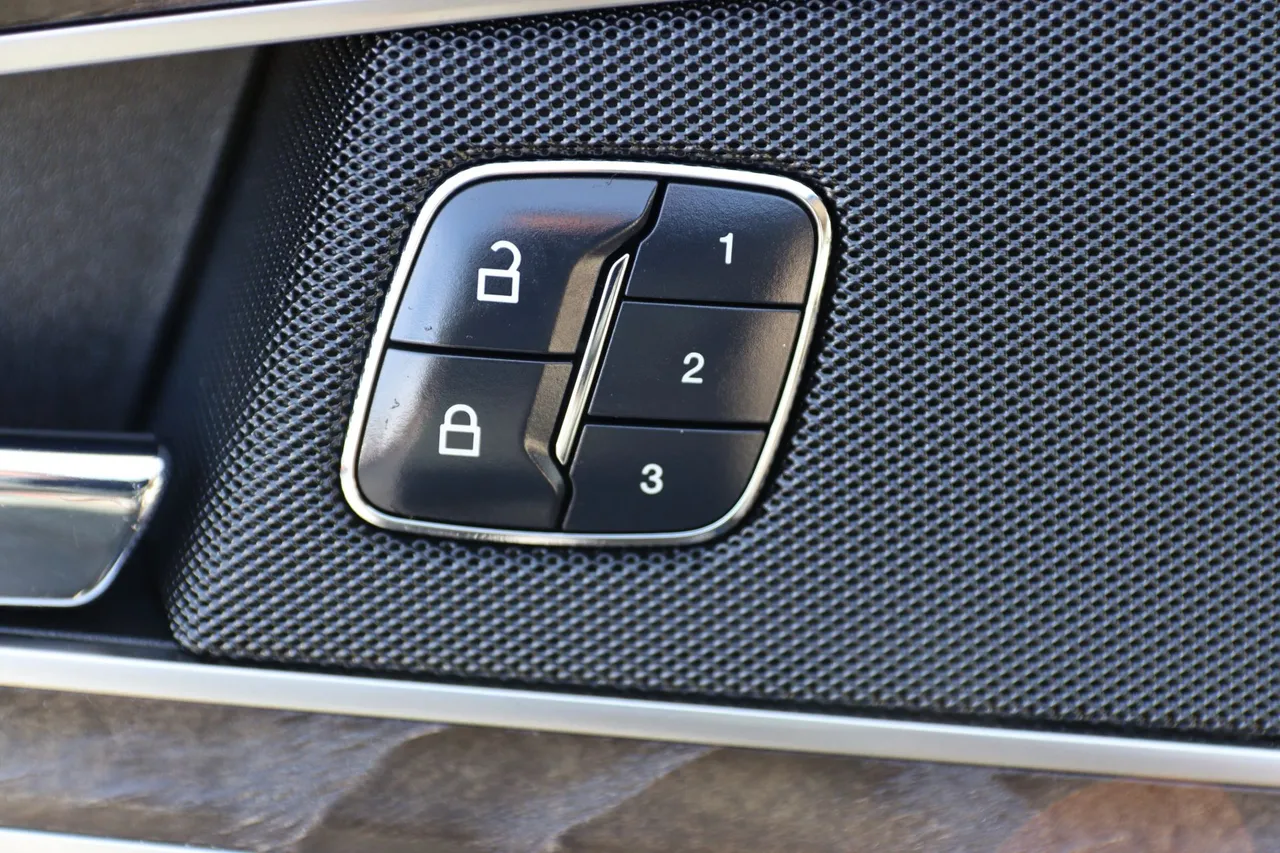 2017 Lincoln MKX — photo 11 of 34