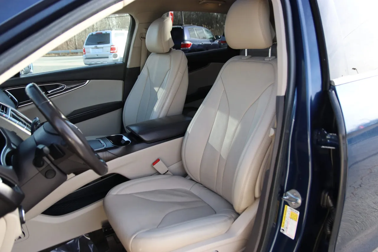 2017 Lincoln MKX — photo 12 of 34