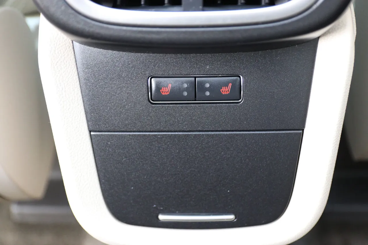2017 Lincoln MKX — photo 16 of 34