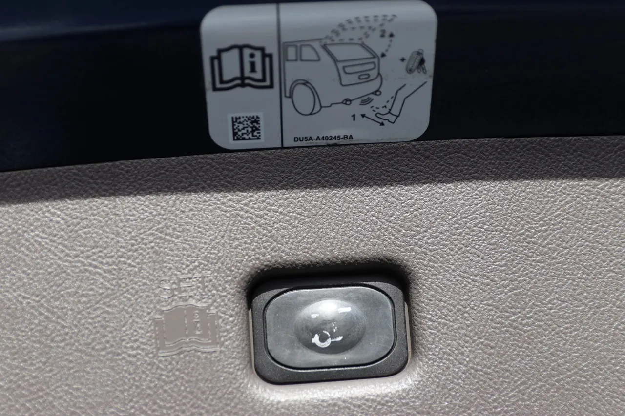 2017 Lincoln MKX — photo 19 of 34