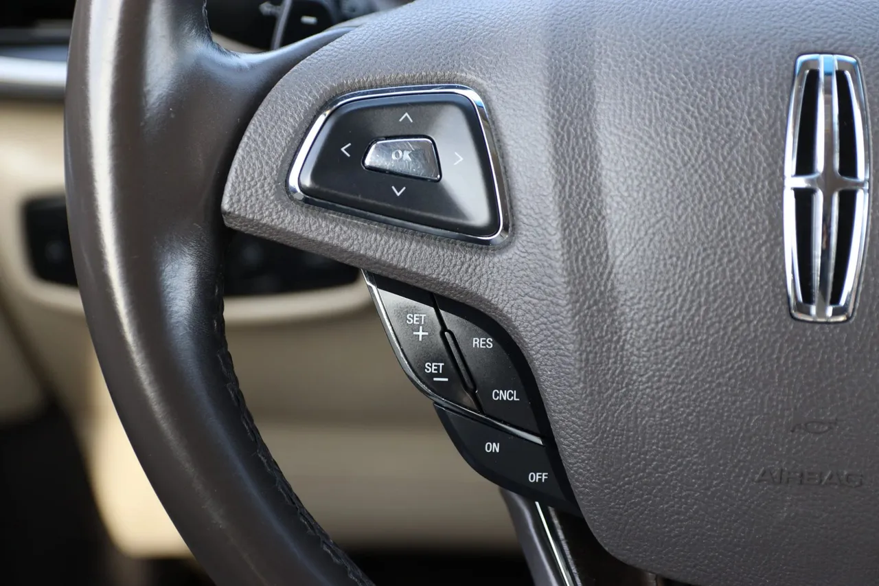 2017 Lincoln MKX — photo 22 of 34