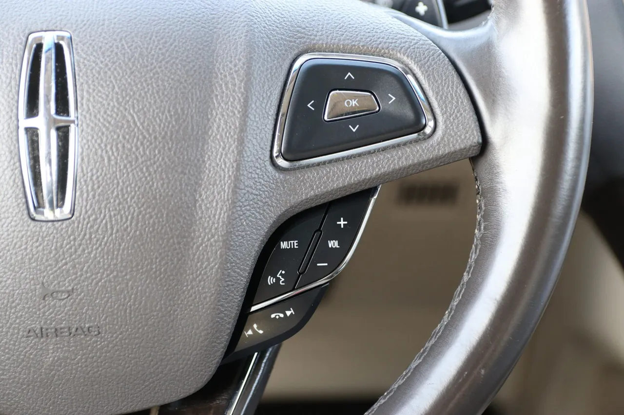 2017 Lincoln MKX — photo 23 of 34