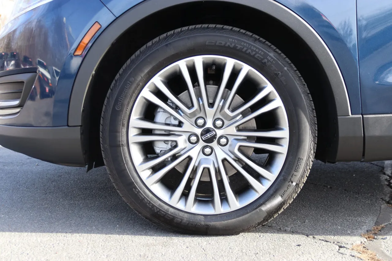 2017 Lincoln MKX — photo 31 of 34