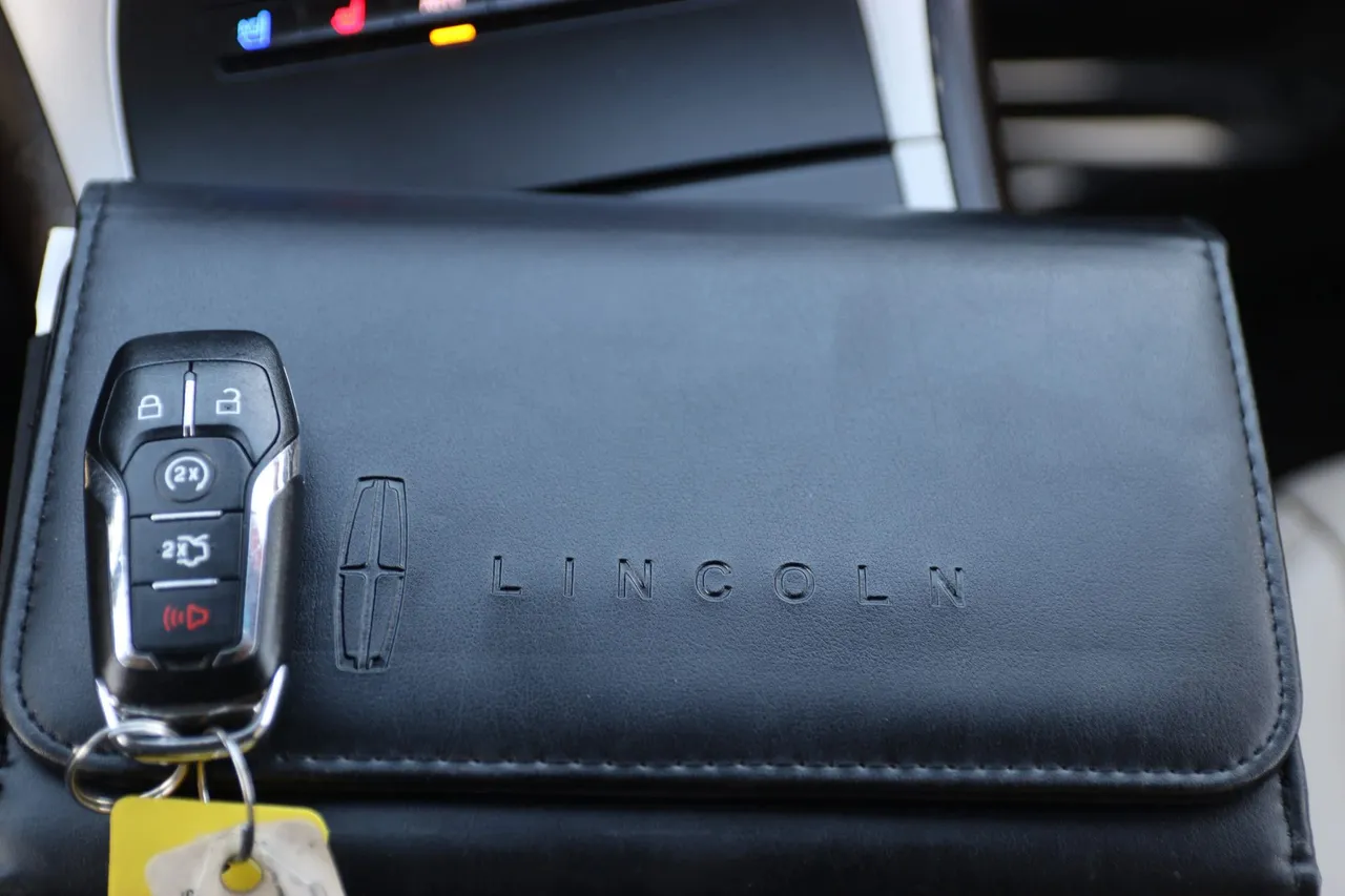 2017 Lincoln MKX — photo 33 of 34