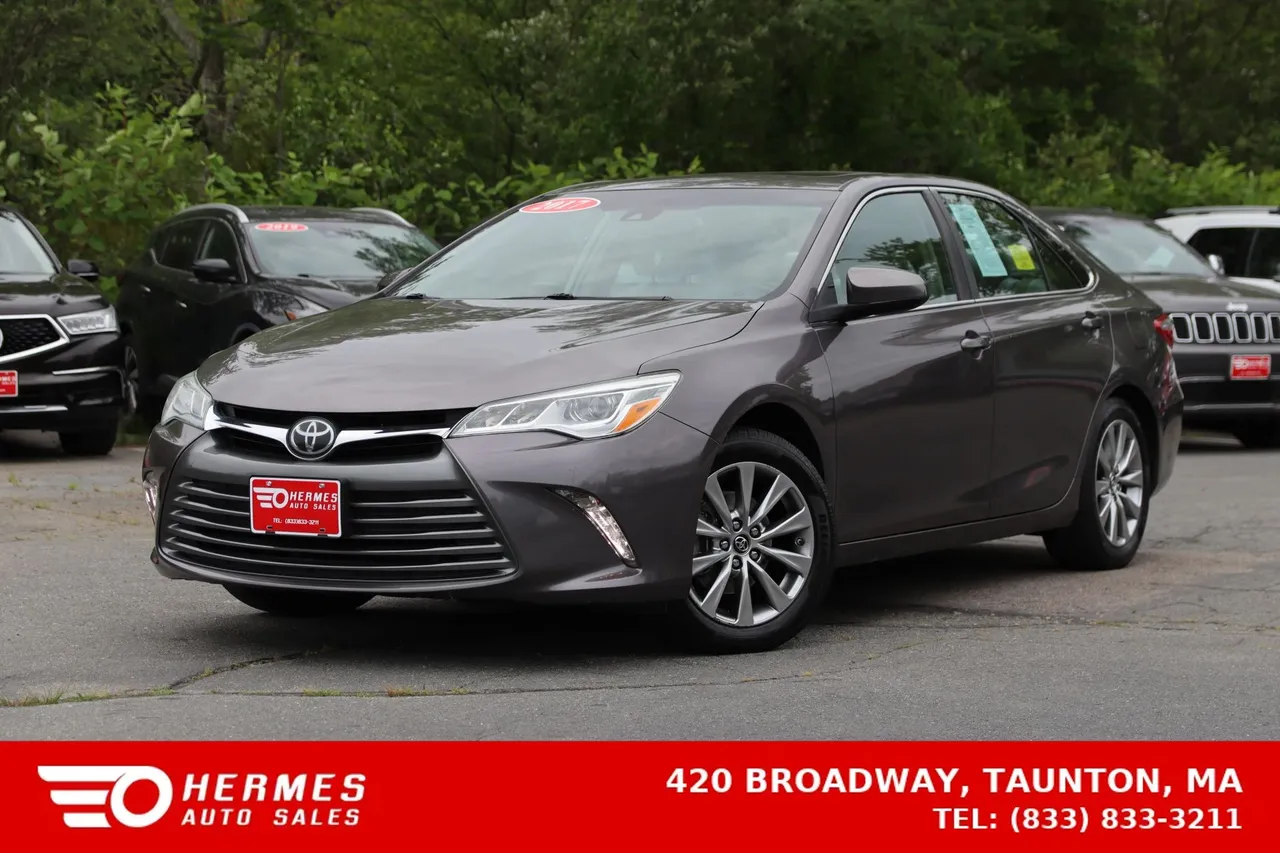 2017 Toyota Camry — photo 1 of 32