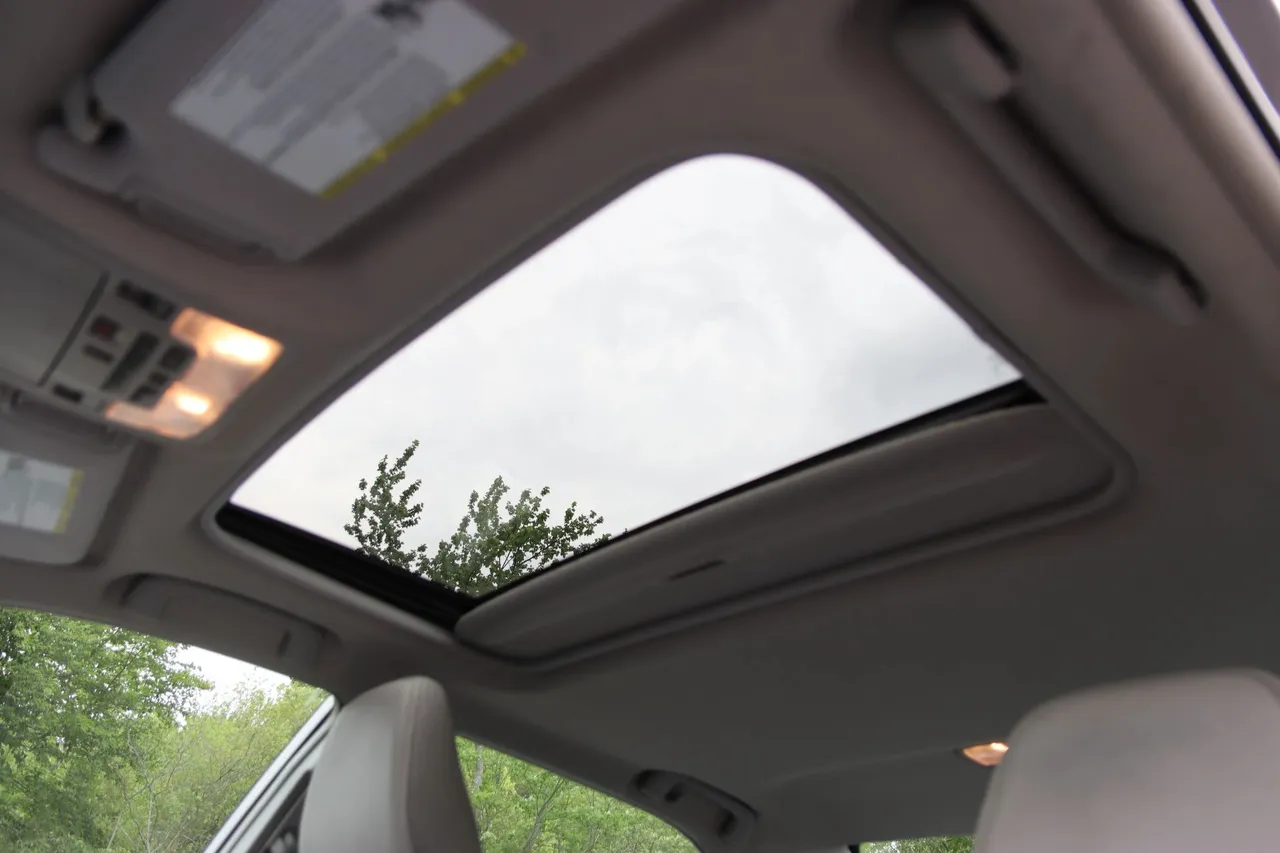 2017 Toyota Camry — photo 15 of 32