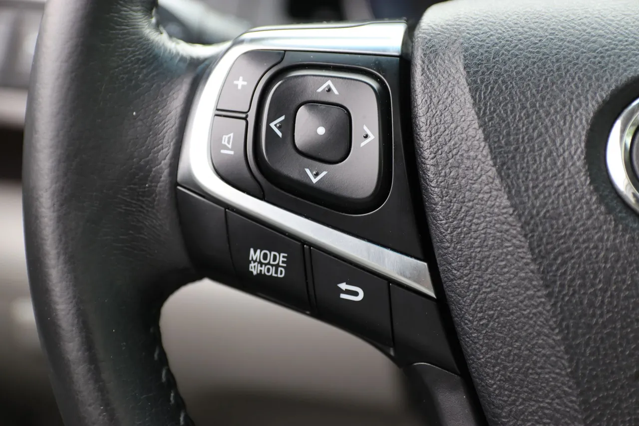 2017 Toyota Camry — photo 20 of 32