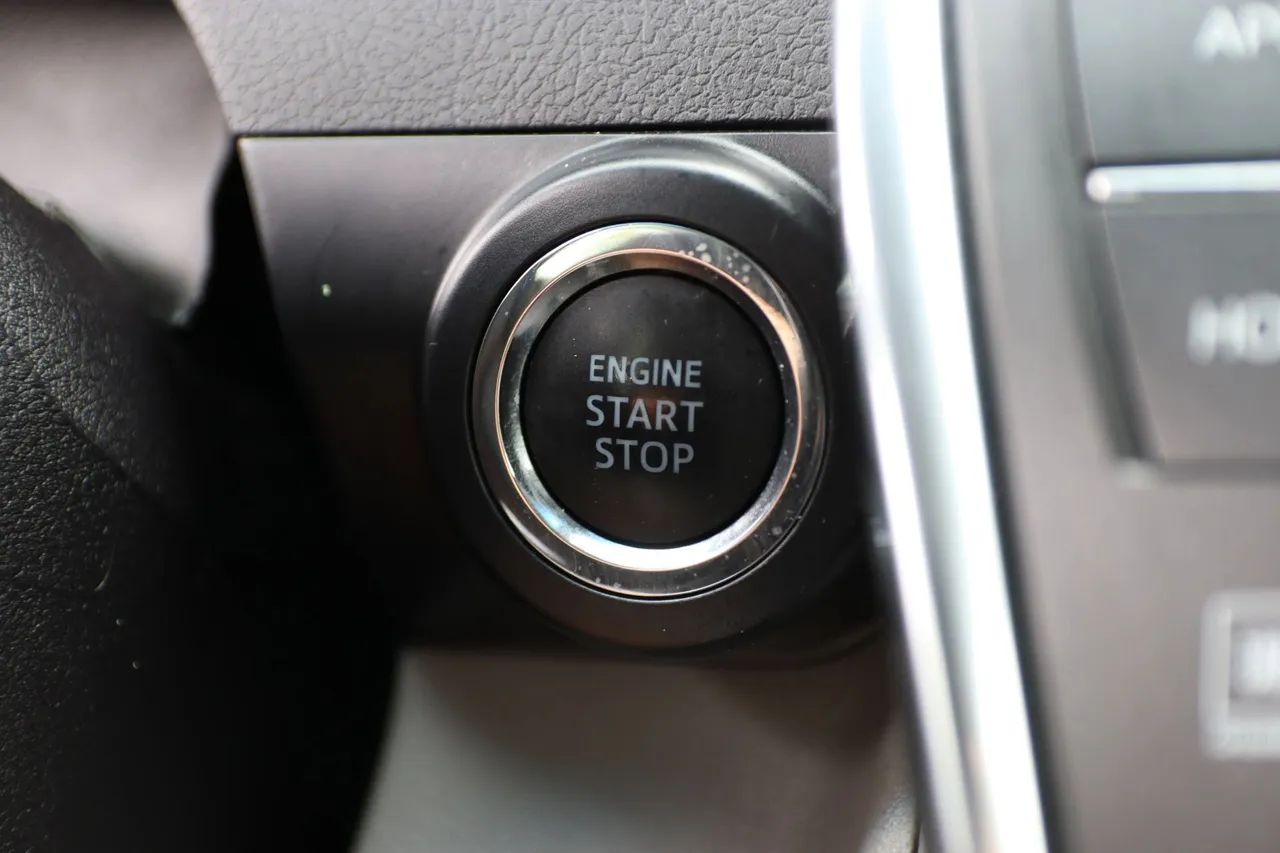 2017 Toyota Camry — photo 22 of 32
