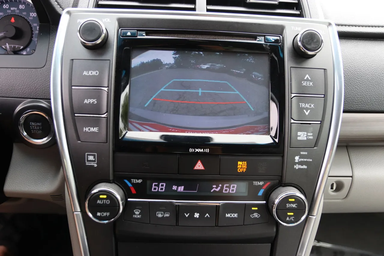 2017 Toyota Camry — photo 24 of 32