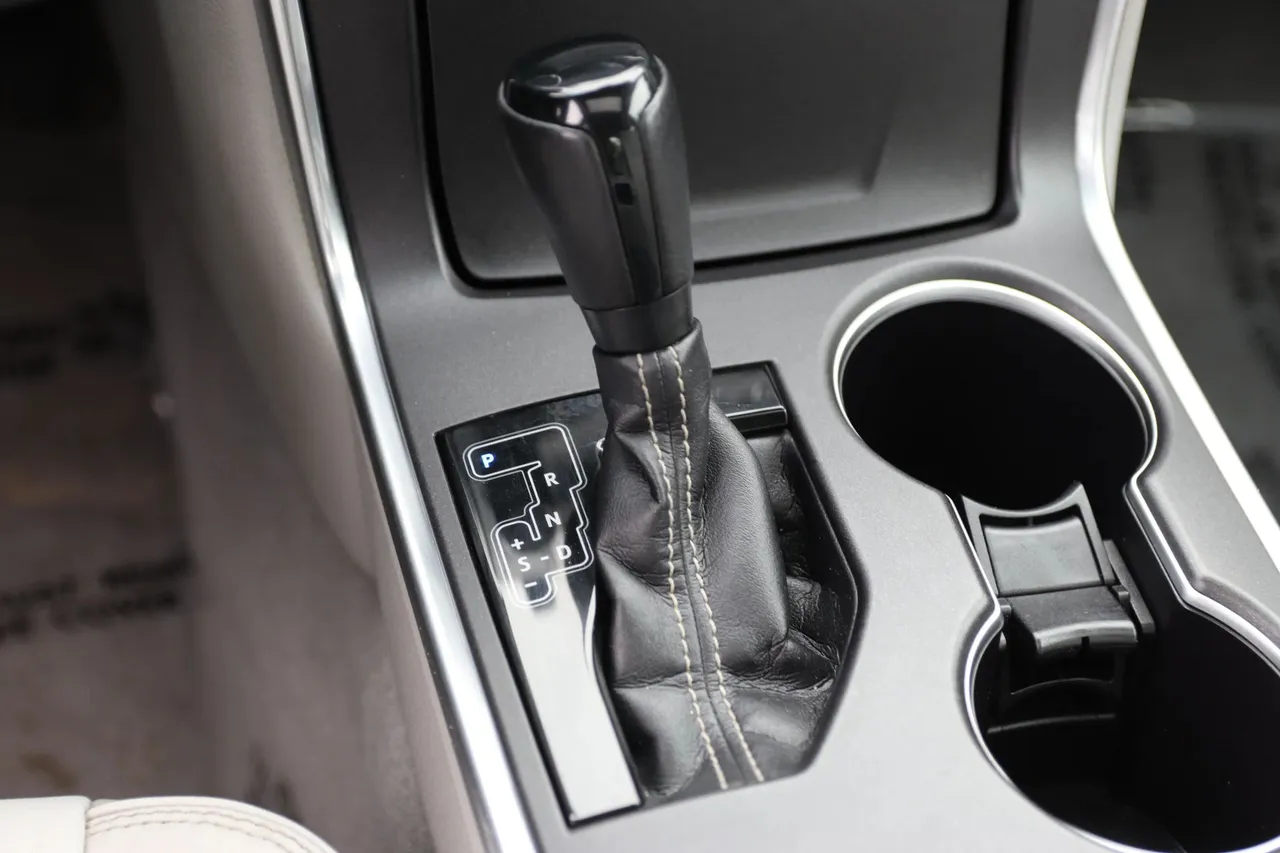 2017 Toyota Camry — photo 25 of 32