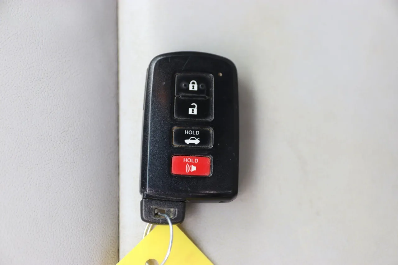 2017 Toyota Camry — photo 31 of 32