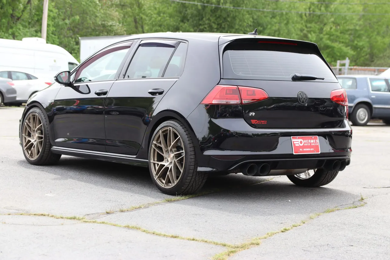 2017 Volkswagen Golf R — photo 3 of 31