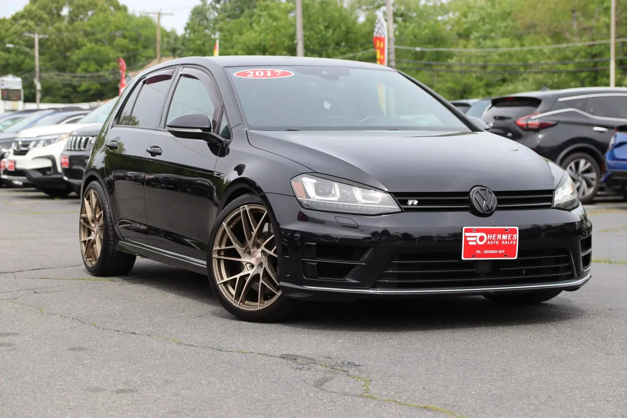 2017 Volkswagen Golf R — photo 7 of 31