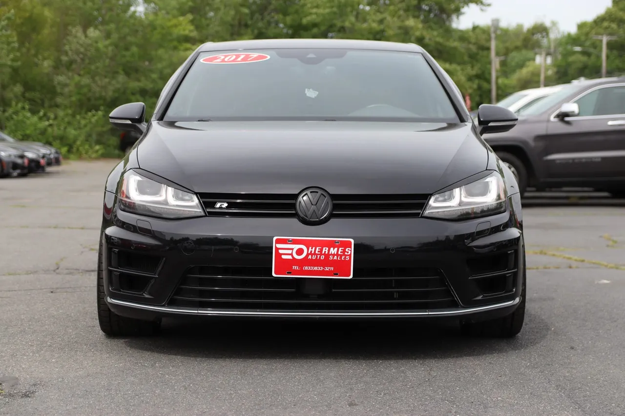 2017 Volkswagen Golf R — photo 8 of 31