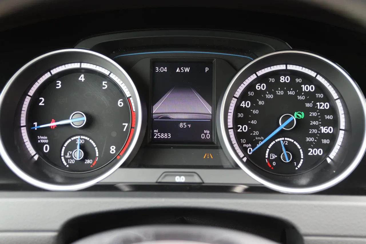 2017 Volkswagen Golf R — photo 22 of 31