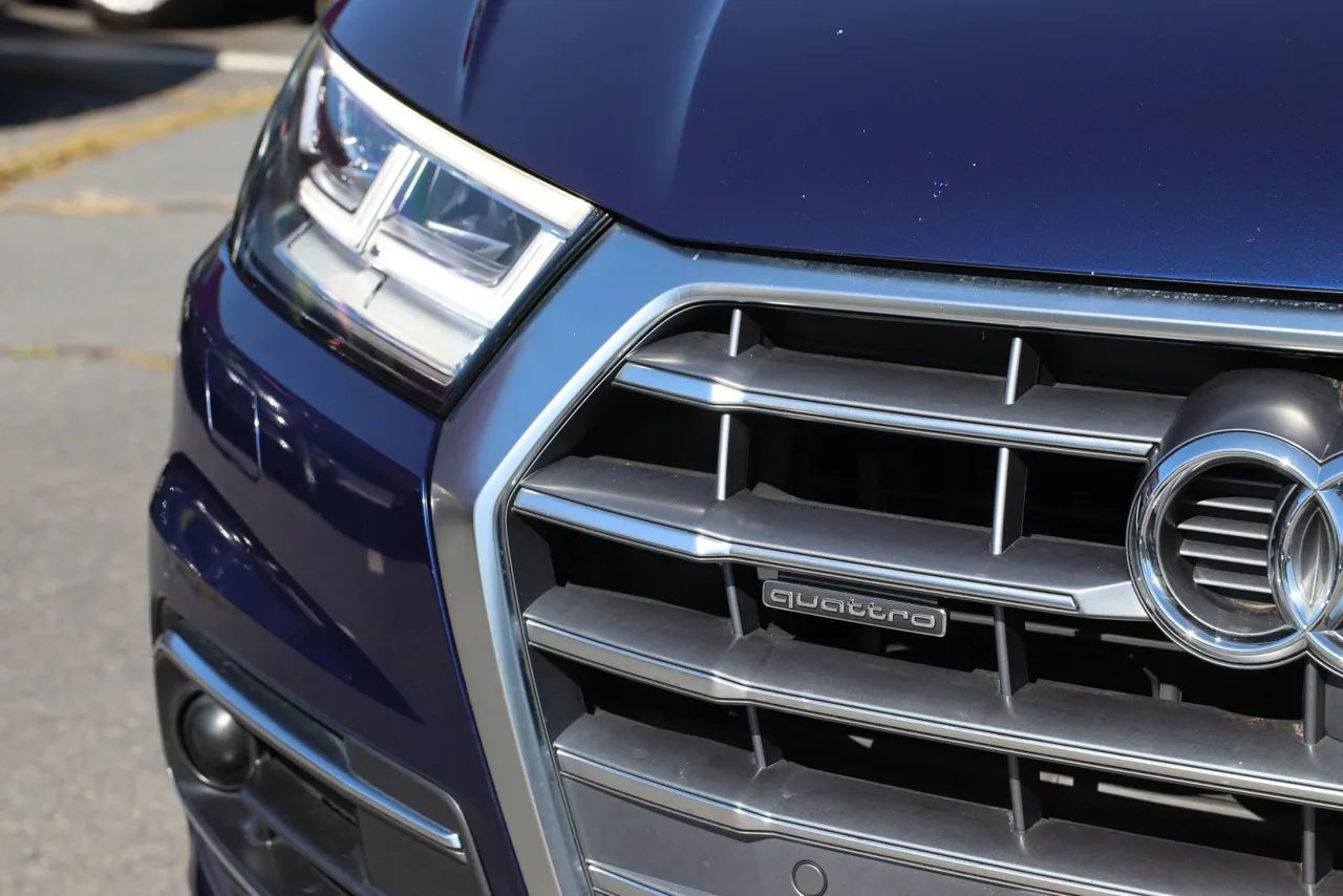 2018 Audi Q5 Prestige Sport Utility 4D in Blue — photo 4 of 42