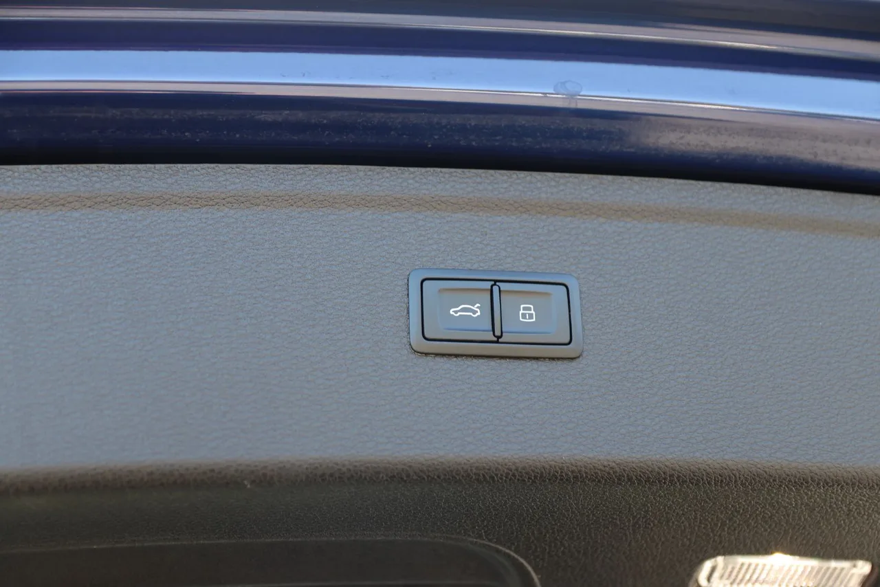 2018 Audi Q5 Prestige Sport Utility 4D in Blue — photo 9 of 42