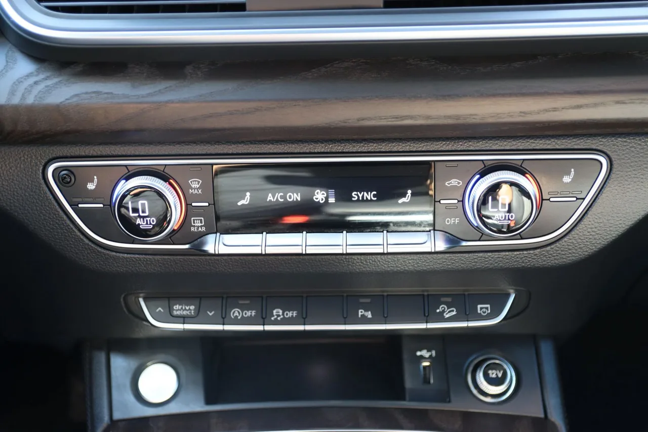2018 Audi Q5 Prestige Sport Utility 4D in Blue — photo 34 of 42