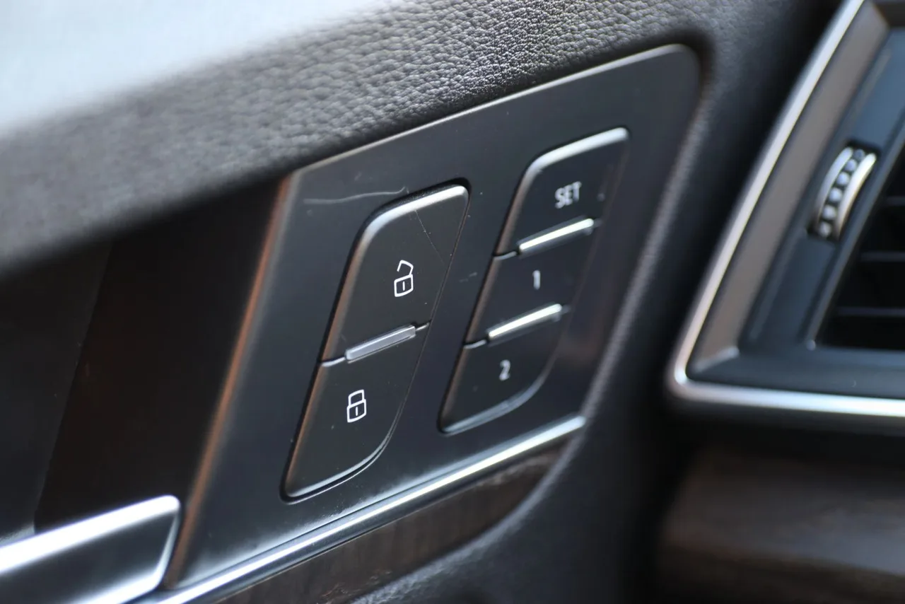2018 Audi Q5 Prestige Sport Utility 4D in Blue — photo 37 of 42