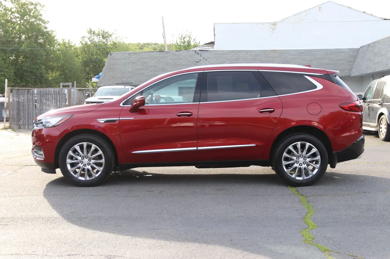 2018 Buick Enclave — photo 2 of 33