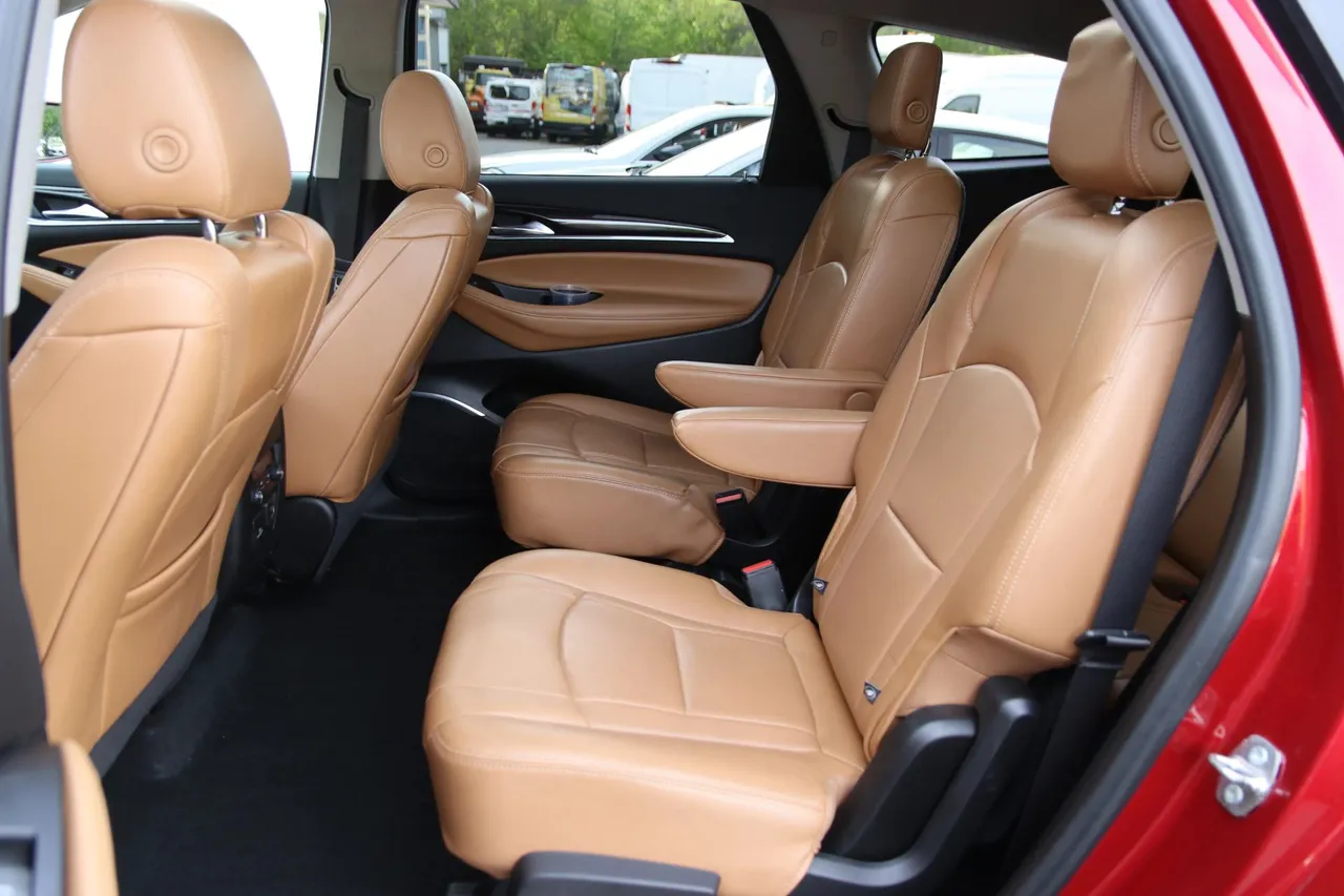 2018 Buick Enclave — photo 16 of 33
