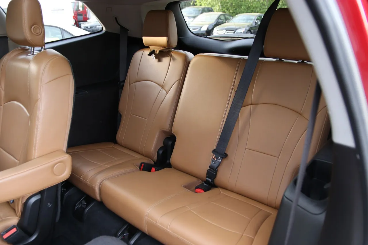 2018 Buick Enclave — photo 18 of 33