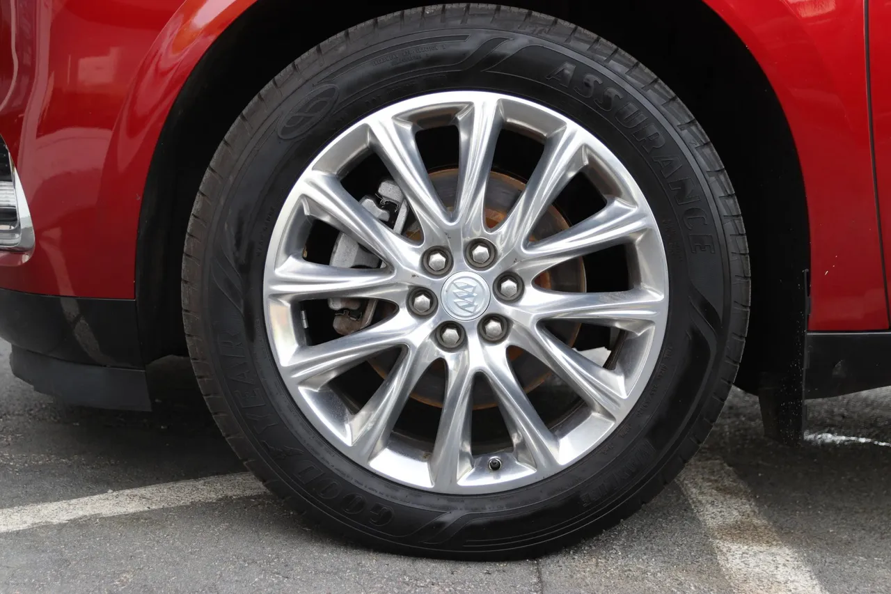 2018 Buick Enclave — photo 30 of 33