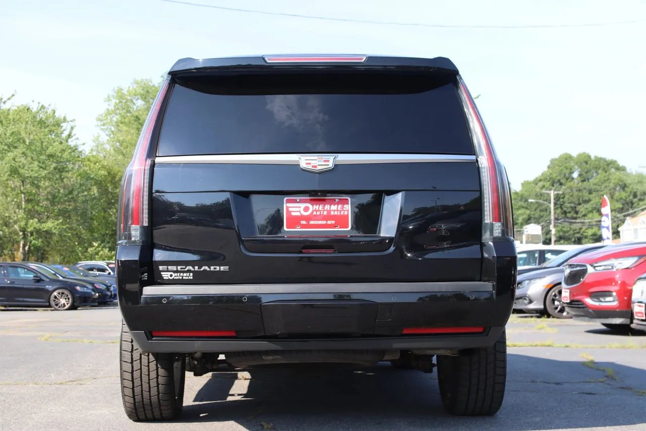 2018 Cadillac Escalade — photo 8 of 36