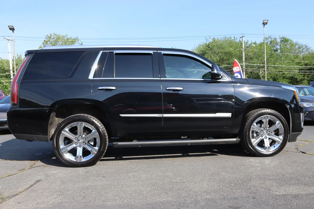 2018 Cadillac Escalade — photo 9 of 36