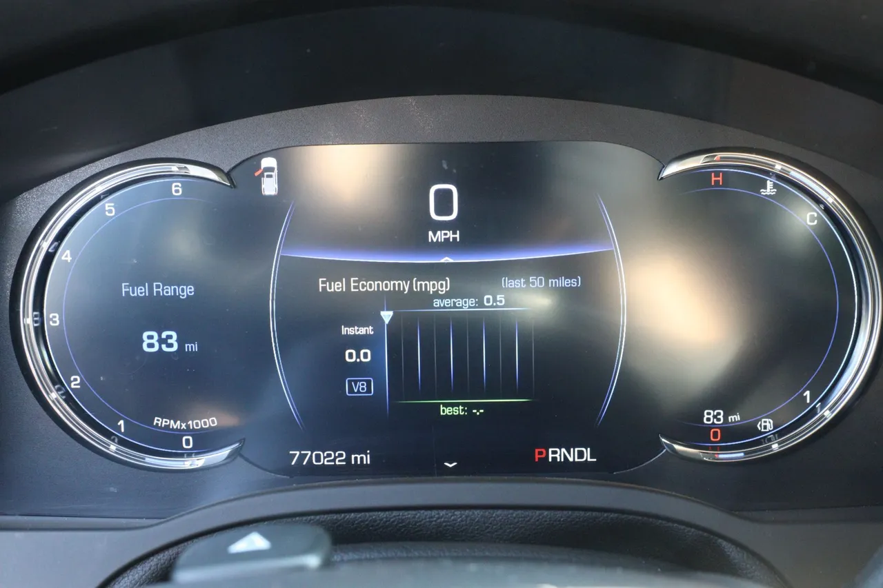 2018 Cadillac Escalade — photo 17 of 36